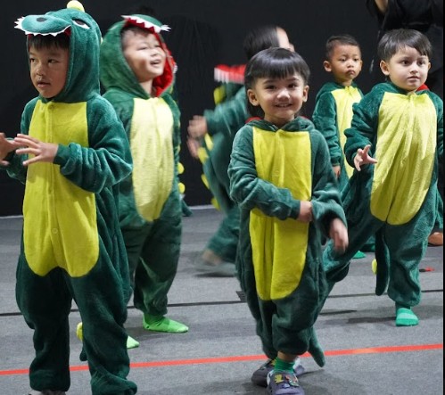 This image has an empty alt attribute; its file name is dino3.jpg